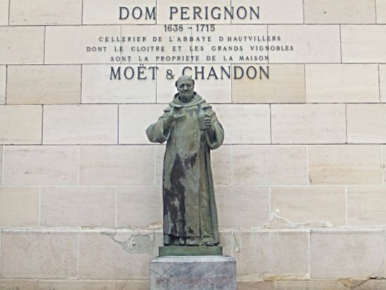 シャンパーニュ地方　モエ・エ・シャンドン見学＆世界遺産の町ランスを自由散策＜貸切／試飲2杯付／日本語アシスタント選択可／パリ発着＞