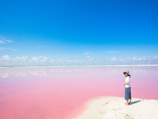 【貸切ツアー】ピンクレイク＋黄色い町イサマル フォトジェニックスポットを巡る＜昼食付き／日本語ガイド＞
