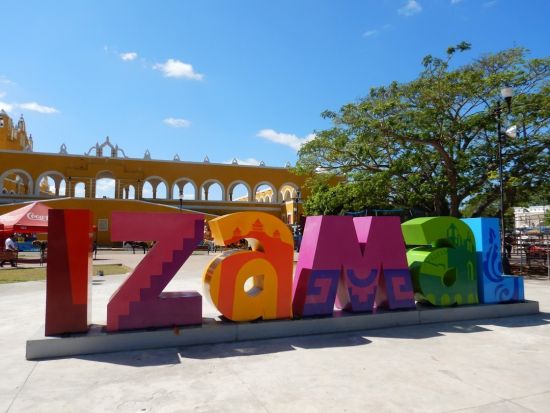 【貸切ツアー】ピンクレイク＋黄色い町イサマル フォトジェニックスポットを巡る＜昼食付き／日本語ガイド＞