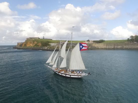 サンフアンベイ　サンセットセイリングツアー＜英語又はスペイン語ガイド/サンフアン発＞