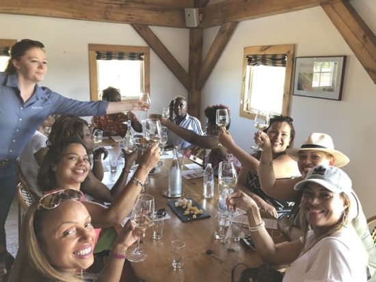 ロングアイランド　ワイナリーツアー ＜4月～11月／試飲付き（2軒）／軽食付き／英語ガイド＞