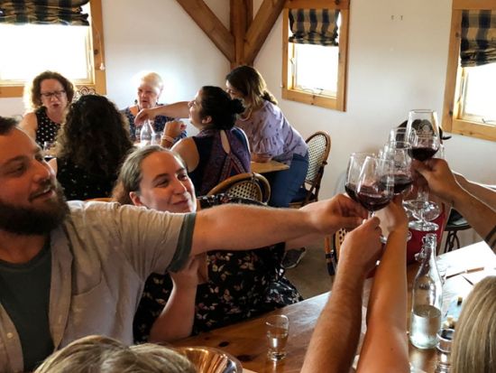 ロングアイランド　ワイナリーツアー ＜4月～11月／試飲付き（2軒）／軽食付き／英語ガイド＞