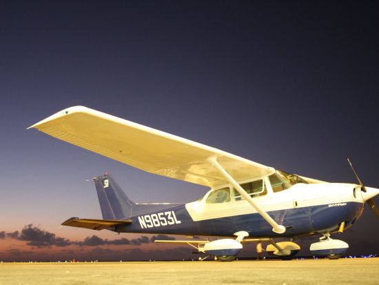 セスナ（小型飛行機）遊覧飛行 ロマンチックな夜景鑑賞でナイトクルージング＜貸切／25分＞