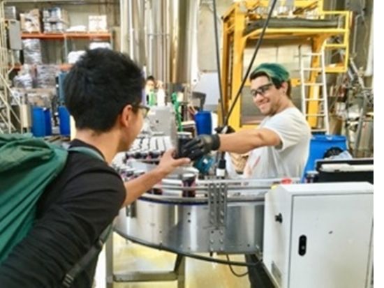 クラフトビール醸造所＆ビアバーウォーキングツアー　おすすめ日本語ガイド レッドさん確約