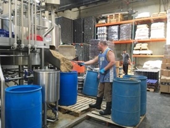 クラフトビール醸造所＆ビアバーウォーキングツアー　おすすめ日本語ガイド レッドさん確約