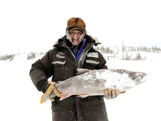 カナダ先住民 アイスフィッシング（伝統氷穴漁）実演＆とれたてお魚ランチツアー ＜11～4月／日本語または英語ガイド＞