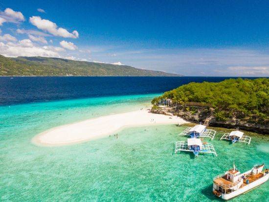 ジンベイザメ＋ツマログの滝＋スミロン島シュノーケリングツアー　優先予約で待ち時間を軽減！写真サービス付き　体験ダイビング選択可＜昼食／日本語／GoPro有＞