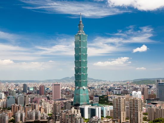 Taiwan_Taipei 101_shutterstock_34380835 (2)-crop