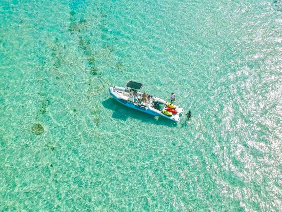 マウナルア湾パラダイスサンドバー　シュノーケリングクルーズ　静かな遠浅ビーチでSUPや水中スクーター、ウミガメウオッチを満喫！＜午前・午後／英語クルー＞