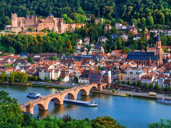 フランクフルト発 中世の都市ローテンブルク＆古都ハイデルベルク日帰り観光ツアー　ハイデルベルグ城の入場付き＜英語ドライバーガイド＞