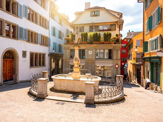 Switzerland_Zurich_OldTown_shutterstock_505275571