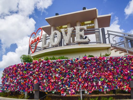 ハマーリムジン／リムジン貸切観光チャーター　選べるプラン！恋人岬や市内一周などの定番観光コース＜最大11名／1.5時間～／英語ドライバー／1台あたり料金＞