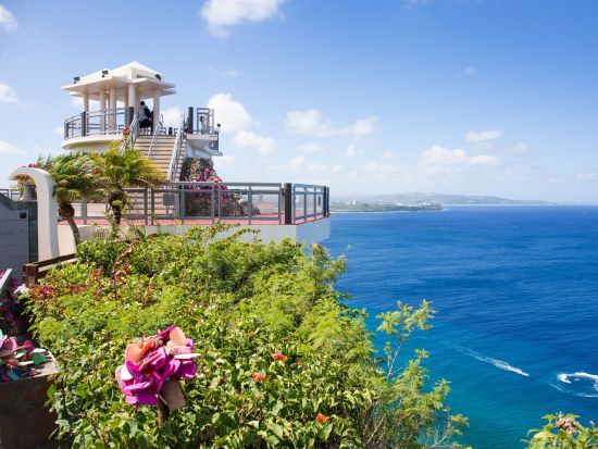 ハマーリムジン／リムジン貸切観光チャーター　選べるプラン！恋人岬や市内一周などの定番観光コース＜最大11名／1.5時間～／英語ドライバー／1台あたり料金＞