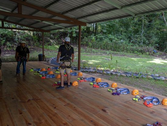 熱帯雨林の中を疾走！大満足の最新アクティビティ ジップライン半日ツアー＜半日/パナマシティ発＞