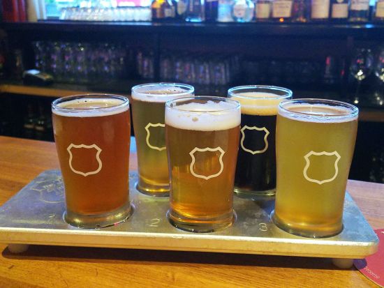 夜のバンクーバー 地元人気のパブめぐりツアー　おすすめガイド荒木さんとパブへ潜入 ＜日本語ガイド／定員6名の少人数制＞