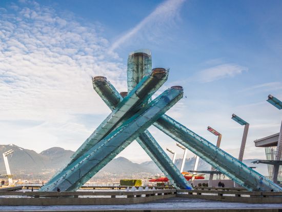 バンクーバー市内 半日ウォーキングツアー　コールハーバー＆グランビル・アイランドなど ＜ボート乗船付き／日本語ガイド＞