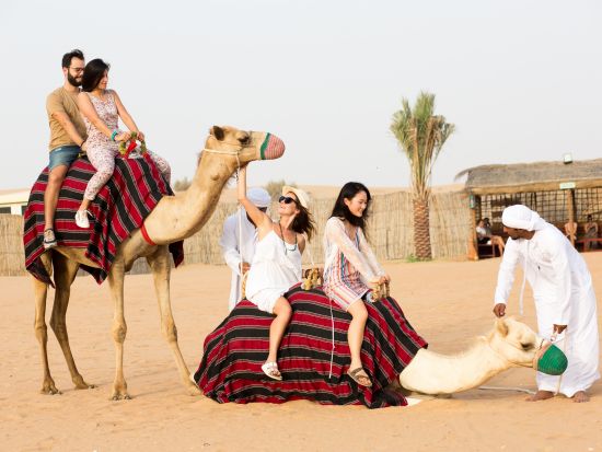 ドバイ熱気球遊覧スタンダードプラン 感動のサンライズと砂漠の絶景を堪能！朝食＋ラクダ乗り付きおすすめプラン＜9月～6月／ドバイ発／往復送迎付／朝食付＞