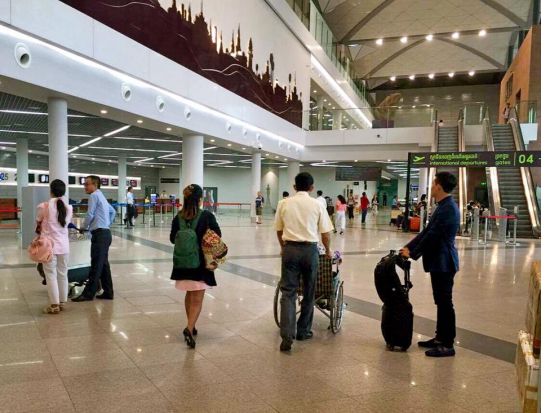 【空港送迎】プノンペン国際空港⇔プノンペン市内　VIP入国サービスオプション有＜貸切／日本語ガイド＞