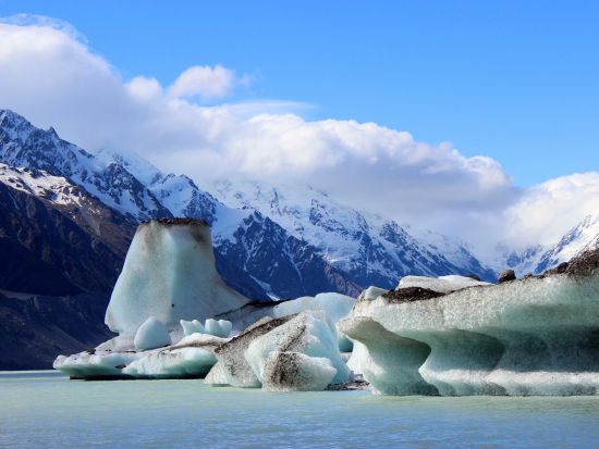 世界遺産マウントクック国立公園　氷河湖ボートクルーズツアー　世界でも3か所でしか体験できない！地球を体感＜午前・午後／英語ガイド／マウントクック発着＞