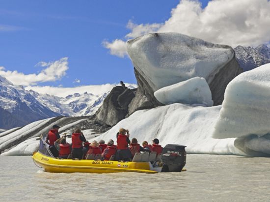 世界遺産マウントクック国立公園　氷河湖ボートクルーズツアー　世界でも3か所でしか体験できない！地球を体感＜午前・午後／英語ガイド／マウントクック発着＞