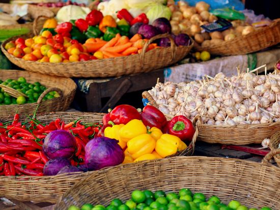 Cambodia_SIemReap_Market_shutterstock_655964437