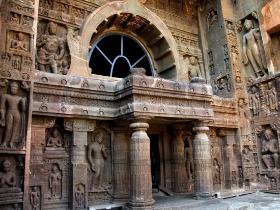 【4泊5日】国内線で行くアジャンタ＆エローラ＆エレファンタ石窟群 周遊ツアー アウランガーバード市内観光付＜貸切／日本語ガイド／国内線＆宿泊込み／ムンバイ発着＞