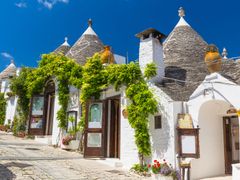 Italy_Alberobello_123RF_76300388_ML