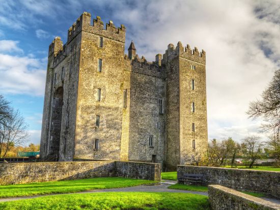 モハーの断崖＆バンラティ城　日帰りツアー ＜列車利用／英語ガイド／ダブリン発＞ by Railtours Ireland