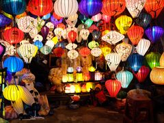 Vietnam-HoiAn-night market_shutterstock 525841252 (1)
