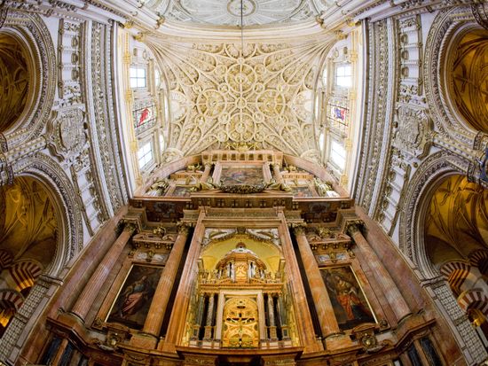Spain_Cordoba_Mosque-Cathedral_shutterstock_52942384