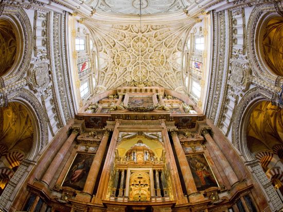 アンダルシア　1日観光ツアー　コルドバ市内観光＆白い村バエナ＆サンニコラス展望台 ＜貸切／コルドバ発グラナダ着 ＞