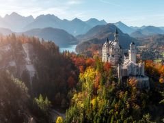 Germany_Bavaria_Neuschwanstein Castle_autumn_fall_shutterstock_1020576079