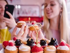 London, Bus tour, Tea and snacks
