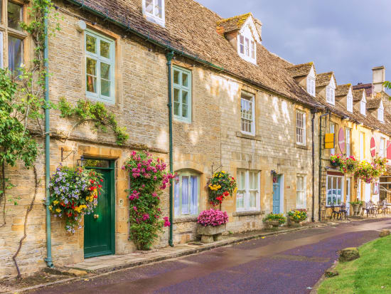 Cotswolds_Stow on the Wold_shutterstock_209766073