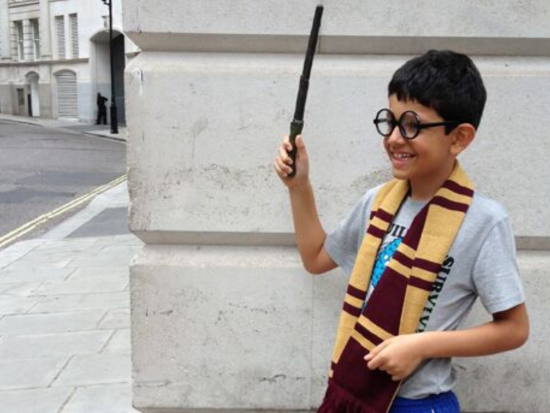 レトロなミニクーパーで移動！映画『ハリー・ポッター』ロケ地巡り　＜貸切／英語ガイド＞