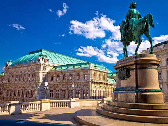 State Opera House_shutterstock_1133399741