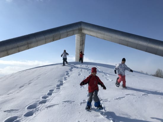 スノーシュー半日ツアー モエレ沼公園4時間コース イサム・ノグチの作品を遊ぼう！＜12～3月／札幌中心部送迎付／札幌市＞