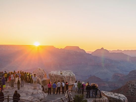グランドキャニオン国立公園 サウスリム日帰り観光ツアー　ランチ付き＜英語ガイド＞