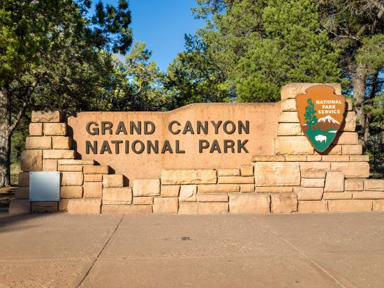 グランドキャニオン国立公園 サウスリム日帰り観光ツアー　ランチ付き＜英語ガイド＞