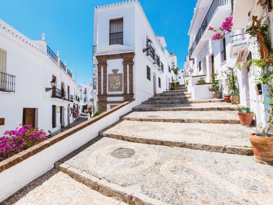 アンダルシアの白い村 フリヒリアナ＆ネルハ 1日観光プライベートツアー＜グラナダ発マラガ着＞by [みゅう]