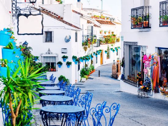 アンダルシアの白い村 ミハス＆カサレス＆断崖絶壁の村ロンダ　1日観光プライベートツアー ＜セビリア発マラガ着＞