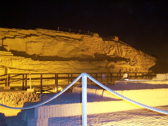 Huaca Pucllana noche