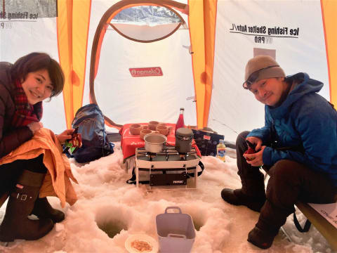 ワカサギ釣り 21年 冬季限定ツアー 北海道の観光 遊び 体験 レジャー専門予約サイト Veltra ベルトラ