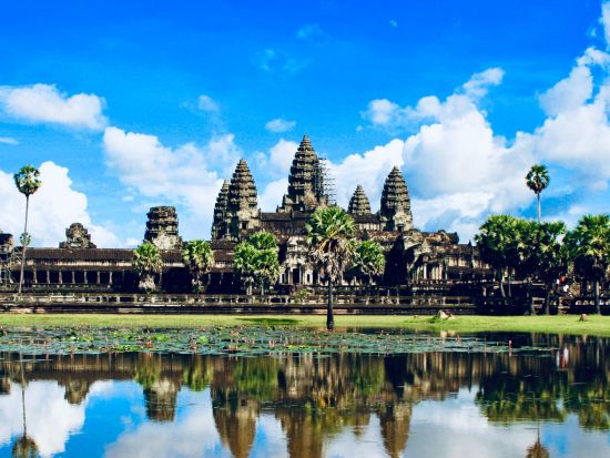 アンコールワット＋トム＋タ・プローム 3大遺跡ツアー  夕日鑑賞＜貸切／1日／クメールランチ／日本語ガイド／朝日有＞