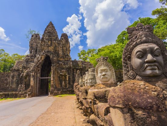 アンコール・ワット 1泊2日ツアー 三大遺跡観光＋夕日鑑賞付＜航空券＆ホテル宿泊＆食事付／ハノイ発＞
