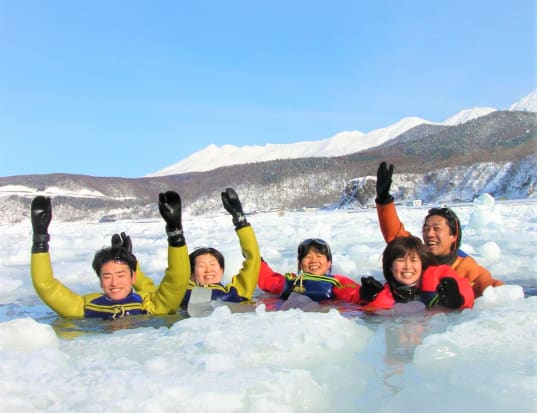 知床流氷ウォーク＋スノーシュー＋動物ウォッチング　別々に予約するよりお得！知床の冬をまるごと自然体験ツアー＜1日／2～3月／斜里町ウトロ地区送迎可＞