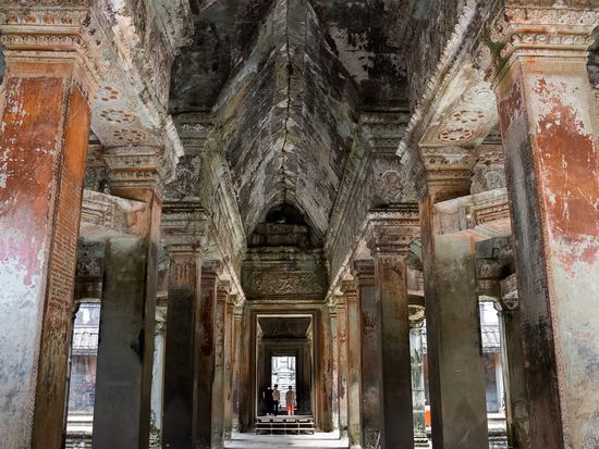 Angkor＿Wat＿十字回廊_shutterstock_1436763377