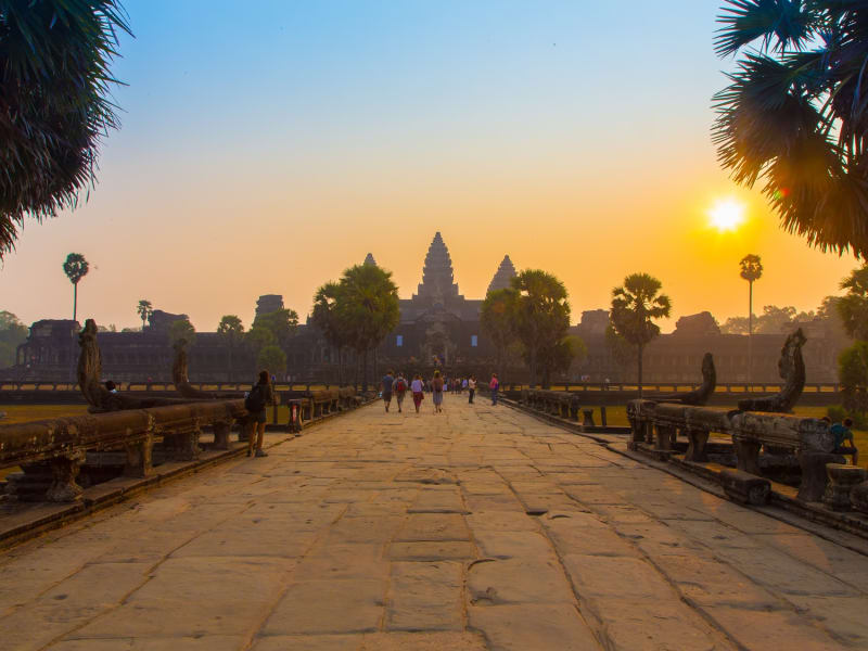 Cambodia_SiemReap_AngkorWat_Sunrise_shutterstock_267445658