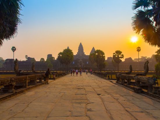 アンコール・ワット 1泊2日ツアー 三大遺跡観光＋夕日鑑賞付＜航空券＆ホテル宿泊＆食事付／ハノイ発＞