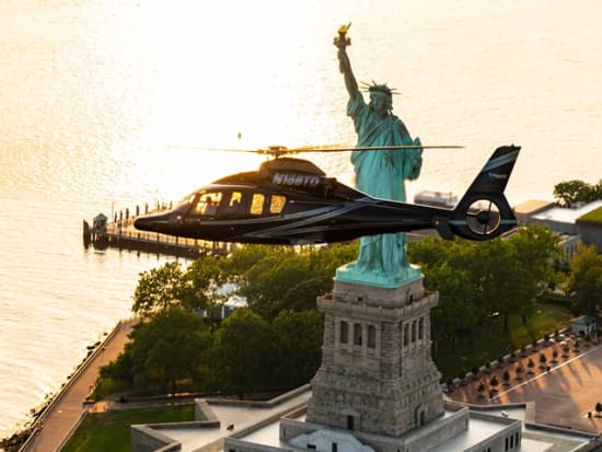 ヘリコプター遊覧飛行 夜景観賞 日中プラン フライト15分 貸切あり ニューヨークの観光 オプショナルツアー専門 Veltra ベルトラ